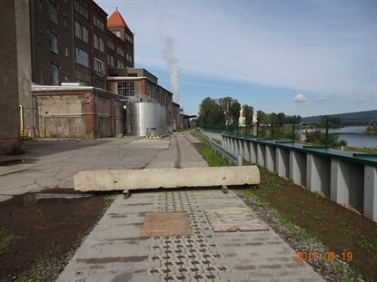 Blick auf Fabrikgelände