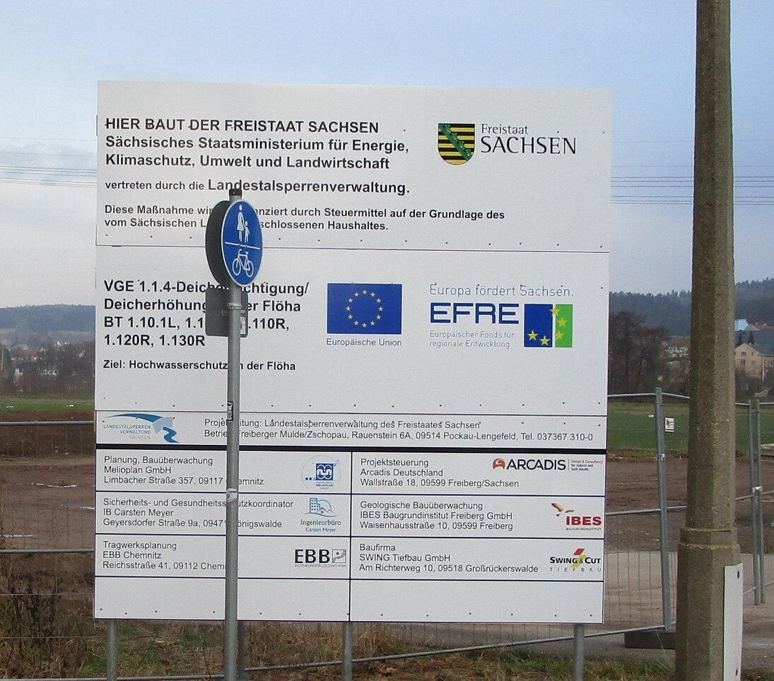 Bauschild mit EFRE-Logo