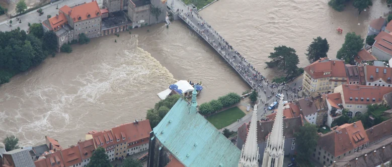 Die Lausitzer Neisse beim Hochwasser 2010 an der Altstadtbrücke in Görlitz