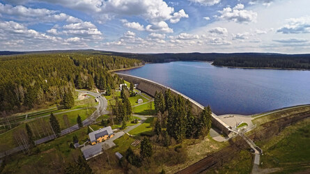 Luftbild der Talsperre Muldenberg