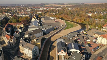 Luftbild der fertiggestellten Flutmulde in Döbeln