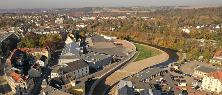 Luftbild der fertiggestellten Flutmulde in Döbeln