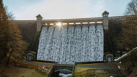 Bild der Talsperre Neunzehnhain 2 im Überlauf