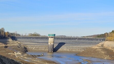 leerer Stauraum der Talsperre Lichtenberg
