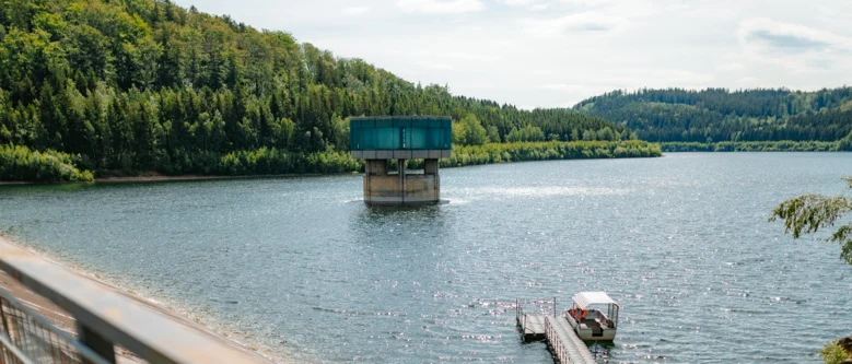 Bild vom Entnahmeturm der Talsperre Lichtenberg