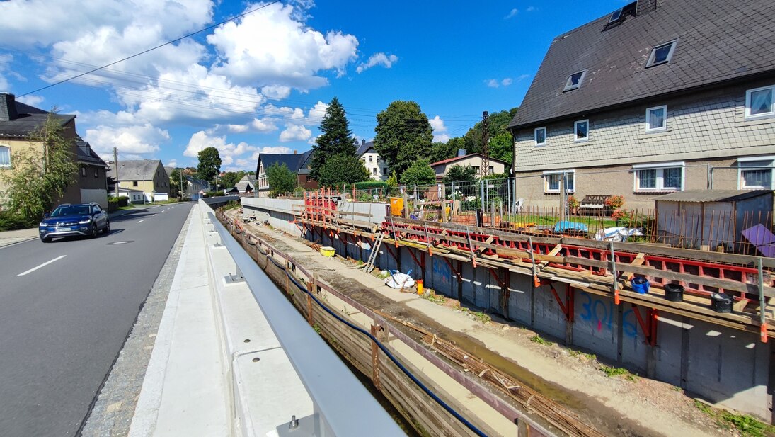 Bild auf Baustelle an einer Straße