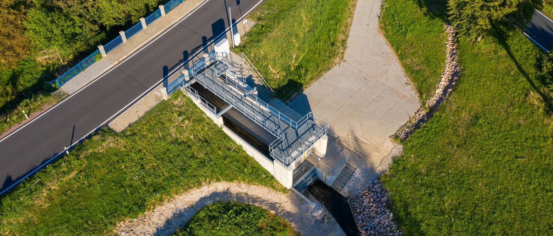 Luftbild des Hochwasserrückhaltebeckens