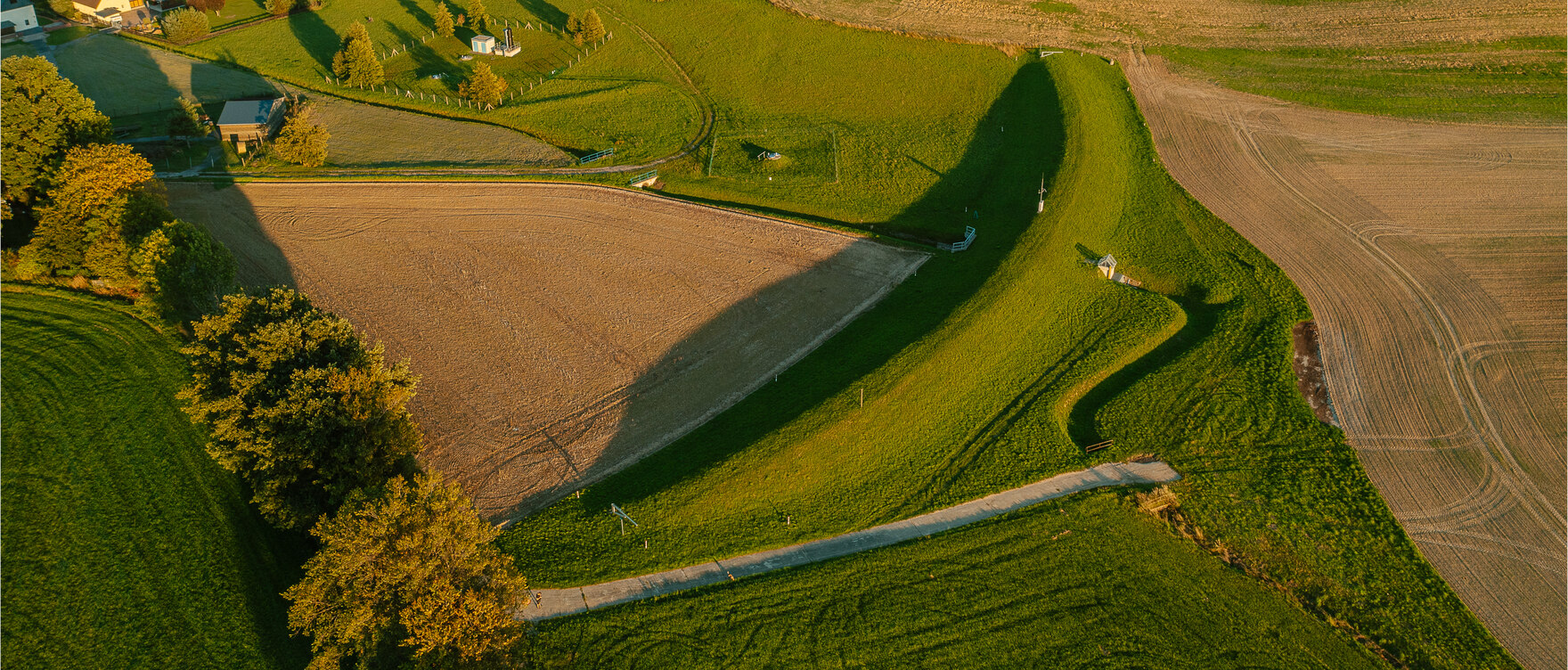 Luftbild des Hochwasserrückhaltebeckens Möbertitz