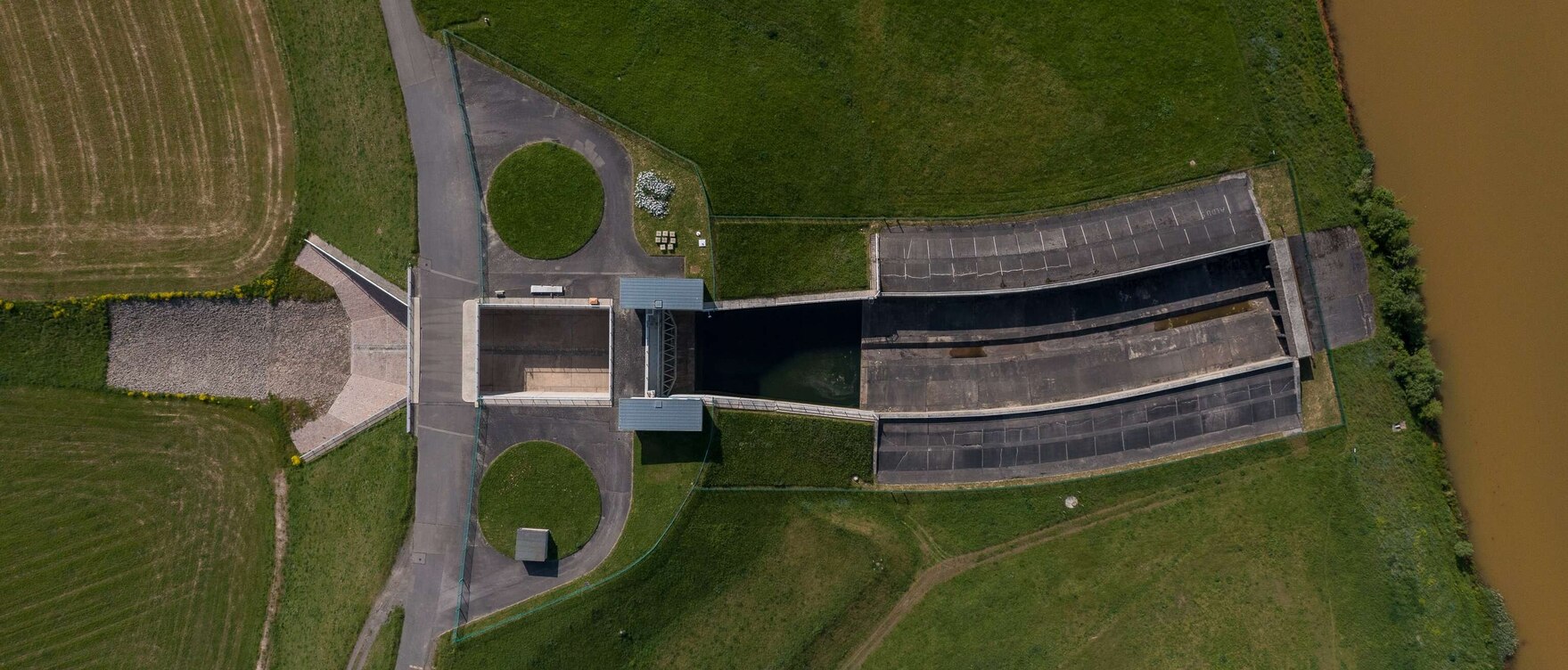 Luftbild vom Hochwasserrückhaltebecken