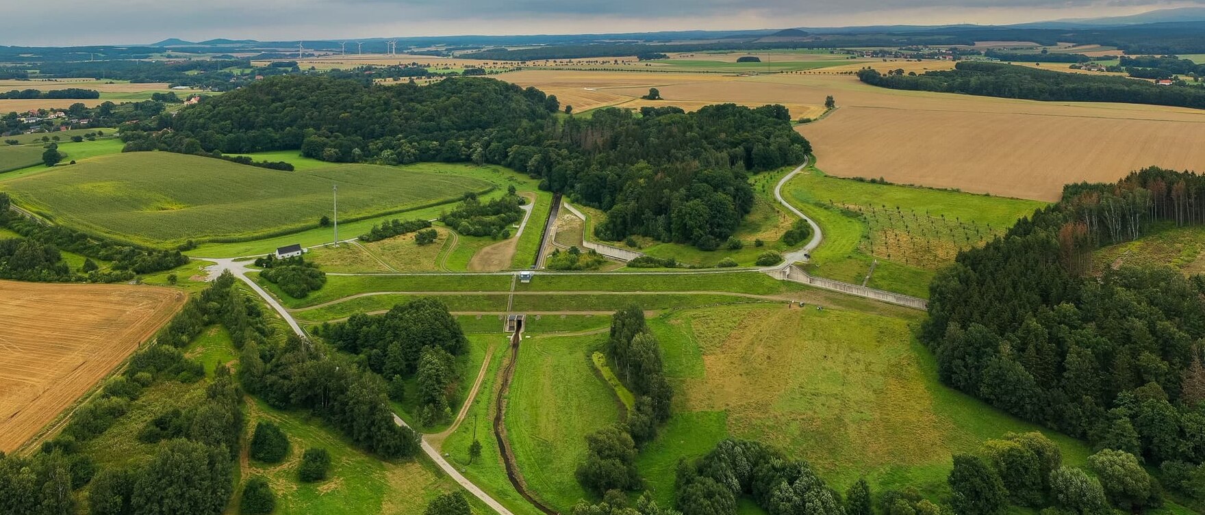 Luftbild vom Hochwasserrückhaltebecken