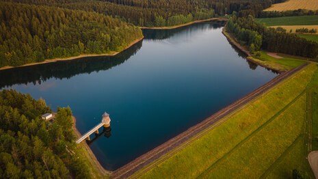 Luftbild der Talsperre Stollberg